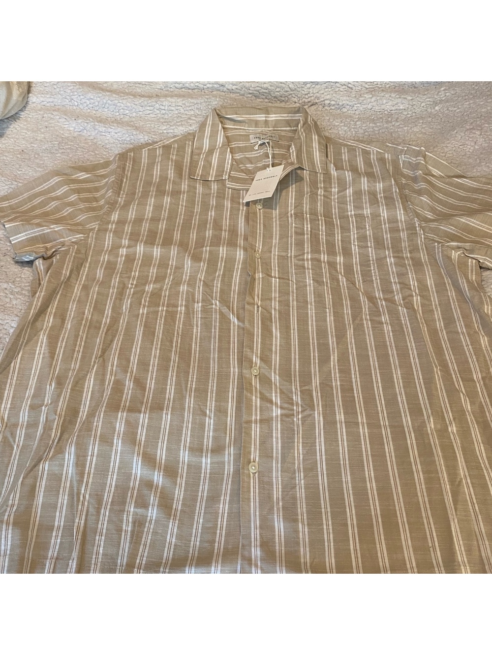 Free Assembly Men’s 2XL Striped Short Sleeve Button Down Shirt NWT